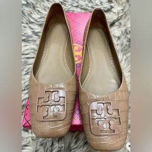 Tory Burch Georgia Crocs Embossed Flat (Taupe- Almond Flour)